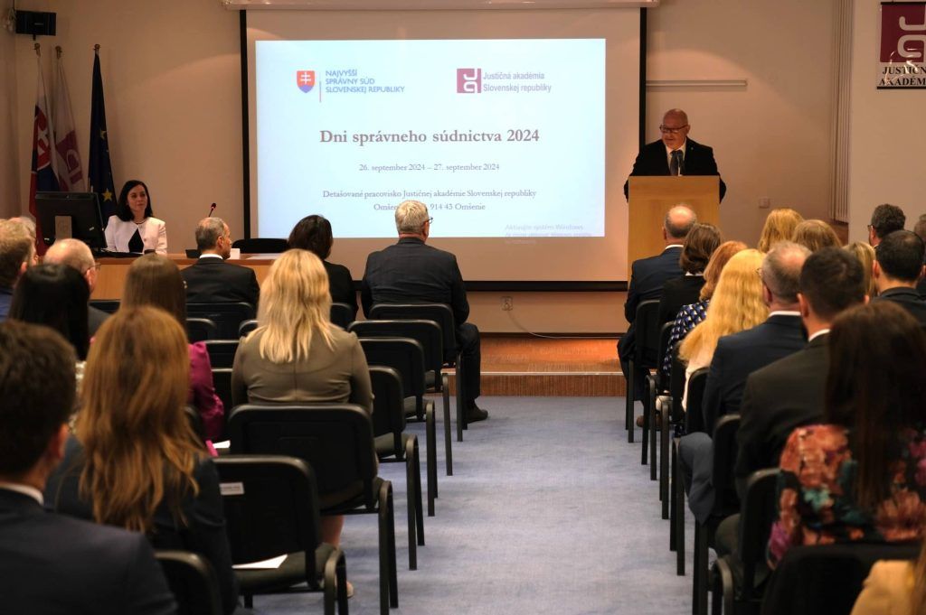 Príhovor predsedu Najvyššieho správneho súdu Slovenskej republiky Pavla Naďa pri otvorení Dní správneho súdnictva 2024. Foto © Najvyšší správny súd Slovenskej republiky. 